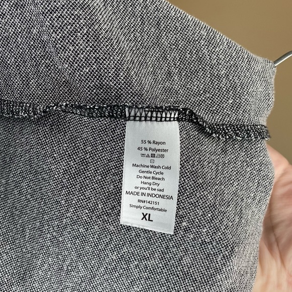 Lularoe Tee - XL - Black and White Print - Picture 4 of 4